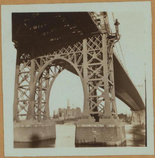 Picture of Williamsburg Bridge, New York in 1903 